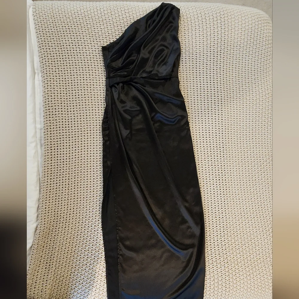 Petal & Pup Black Asymmetrical Ruched Gown - Picture 4 of 6